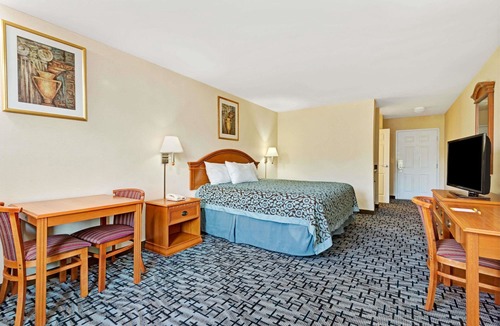 Bethel Hotel | Days Inn by Wyndham Bethel - Danbury