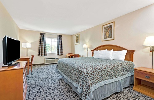 Bethel Hotel | Days Inn by Wyndham Bethel - Danbury