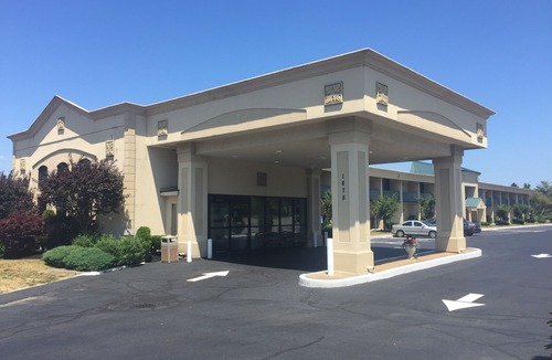Somerset Hotel | Riverview Inn & Suites