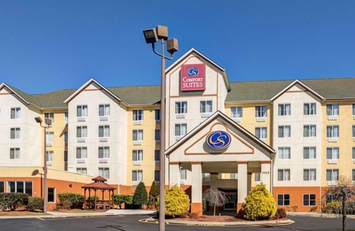 Paw Creek Hotel | Comfort Suites Airport Charlotte