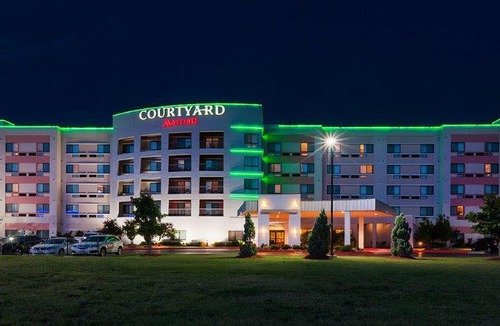 South Tulsa Hotel | Courtyard by Marriott Tulsa Woodland Hills