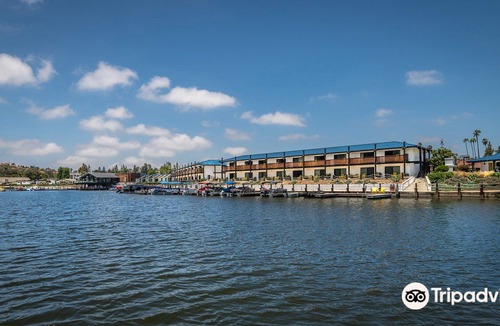 Lake San Marcos Hotel | Lakehouse Hotel and Resort