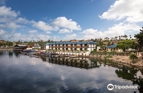 Lake San Marcos Hotel | Lakehouse Hotel and Resort