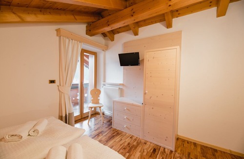 Soraga Apartment | Apartment 'Cima Dodici A Parte' with Mountain View, Private Garden and Wi-Fi