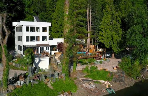 Harrison Hot Springs House | Ozarks Lakeside Retreat