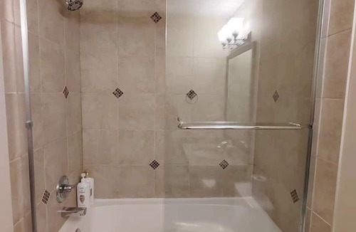 White Rock House | Charming 2-bedroom house in brilliant White Rock with AC, WiFi
