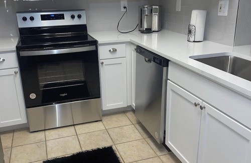 Midtown Apartment | Emerald Gem N Midtown! 8 minutes from everything in downtown/midtown houston!