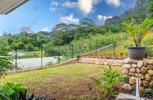 Paopao House | Painapo Lodge 2BR Valley View Paopao Moorea