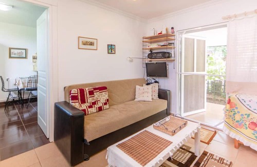 Koycegiz House | Vacation Flat w Pool Garden Patio BBQ in Mugla