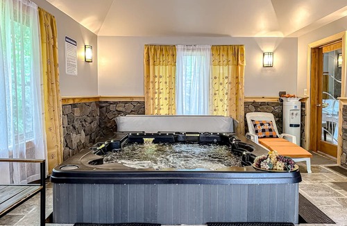 Tafton House | Luxurious home w/in home theater, entertainment & hot tub