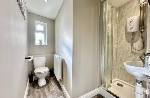 York Cottage | Firs Nook with Parking - a bungalow that sleeps 2 guests in 1 bedroom