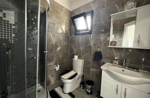 Edremit Apartment | Flat with Sea View Close to Beach in Edremit