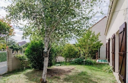 Argenteuil House | Chic House 10 Minutes from Paris with Parking